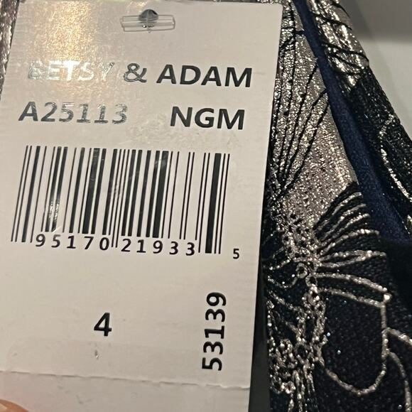 Betsy & Adam Women's Metallic-Floral One-Shoulder High Slit Gown Size 4 NWT - Picture 11 of 14